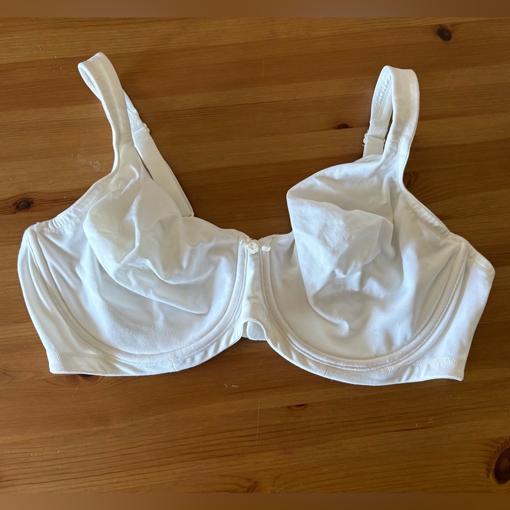 Victoria’s Secret White Full Coverage Underwire Everyday Bra Size 40D NWT